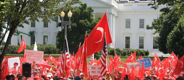 Beyaz Saray önünde 'Darbeye Karşı Demokrasi' mitingi - Sputnik Türkiye