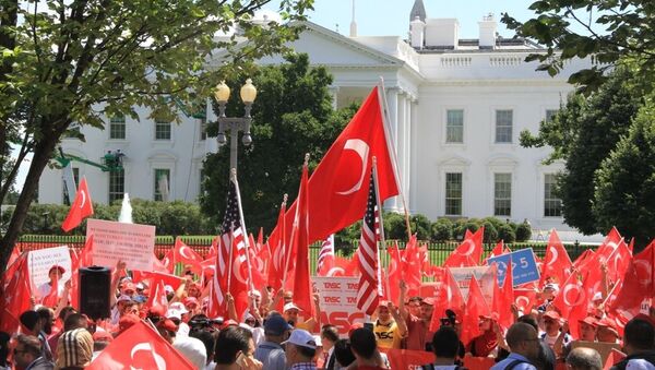 Beyaz Saray önünde 'Darbeye Karşı Demokrasi' mitingi - Sputnik Türkiye