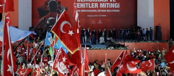 Yenikapı Miting Alanı'nda düzenlenen 'Demokrasi ve Şehitler Mitingi' - Sputnik Türkiye