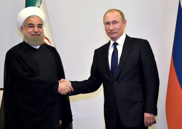 Rusya Devlet Başkanı Vladimir Putin ve İran Cumhurbaşkanı Hasan Ruhani  - Sputnik Türkiye