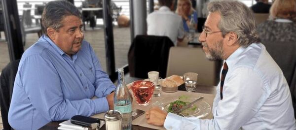 Almanya Başbakan Yardımcısı Sigmar Gabriel ve Can Dündar - Sputnik Türkiye