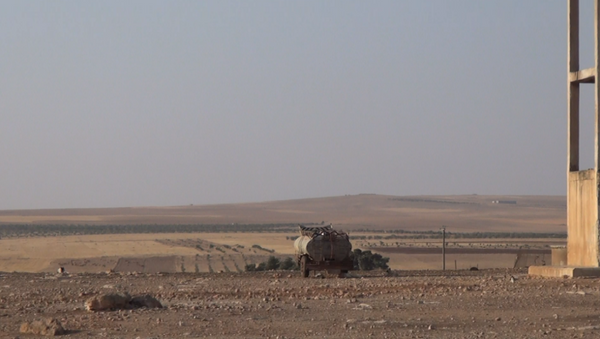 Suriye ordusu IŞİD'in petrol tankerlerini bombaladı - Sputnik Türkiye
