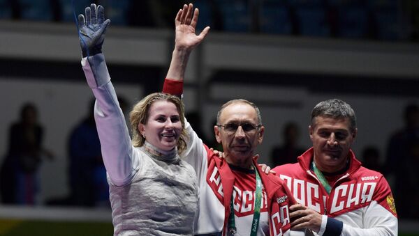 Brezilya’da devam eden 2016 Rio Olimpiyat Oyunları’nda Rusya’ya 4. altın madalyasını eskrim kadınlar bireysel flörede Rus İnna Deriglazova getirdi. - Sputnik Türkiye