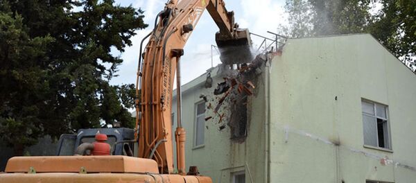 Antalya’nın Serik ilçesindeki ilçe jandarma karakol binası törenle yıkıldı. - Sputnik Türkiye