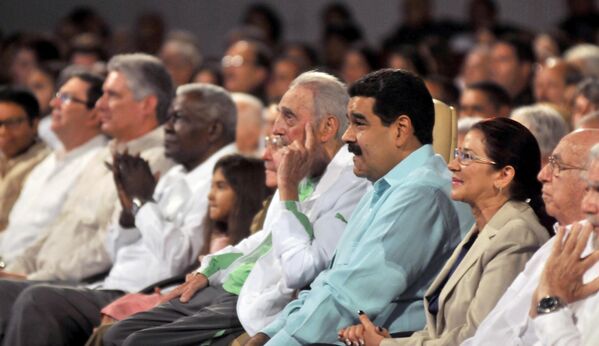 Castro, kendisi için düzenlenen etkinliği Venezüella Devlet Başkanı Nicolas Maduro ile birlikte izledi. - Sputnik Türkiye
