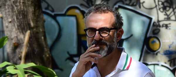 Dünyanın en iyi restoranı seçilen İtalya'nın Modena kentindeki Osteria Francescana'nın sahibi Şef Massimo Bottura - Sputnik Türkiye