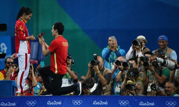 Çinli sporcu He Zi'ye, erkek arkadaşı, Olimpiyat Oyunları sırasında evlenme teklifinde bulundu - Sputnik Türkiye