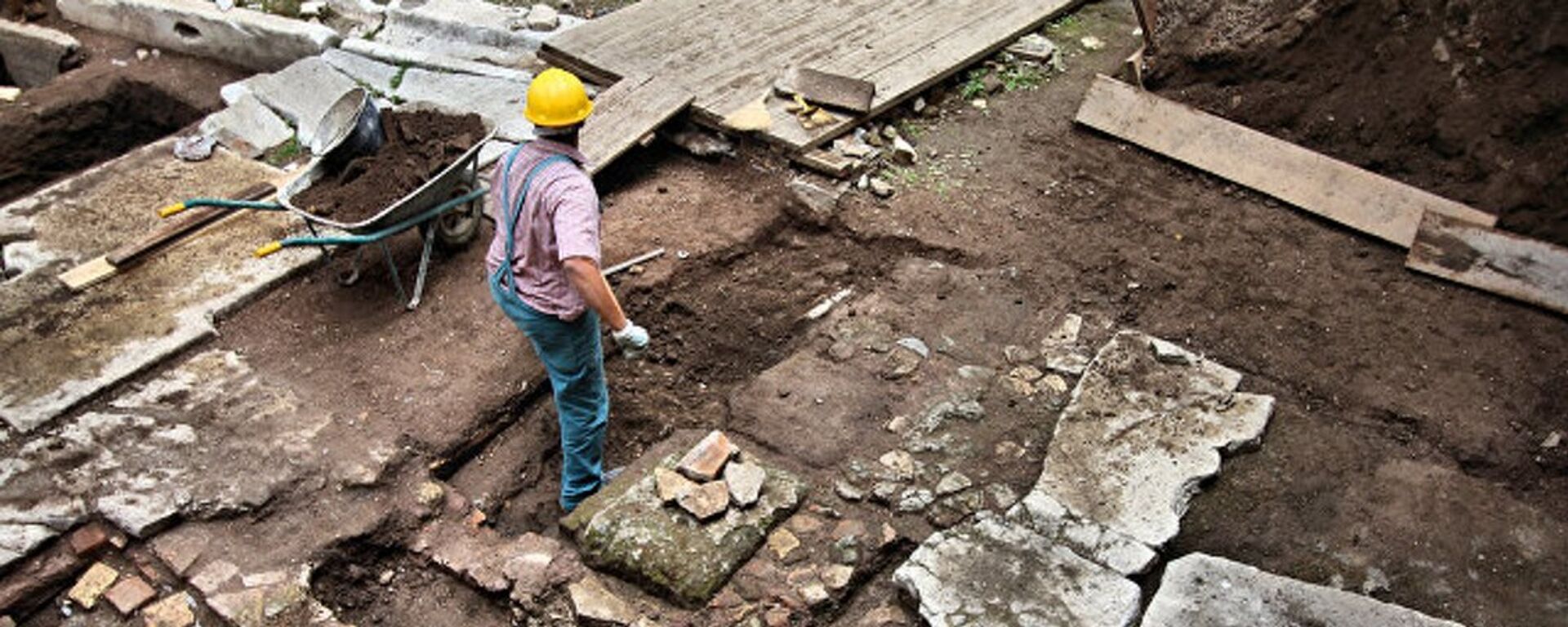 Kazakistan’da piramit benzeri mezar  - Sputnik Türkiye, 1920, 15.07.2025