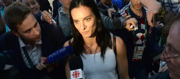 İki kez sırıkla atlama şampiyonu Yelena İsinbayeva, Brezilya’nın Rio de Janerio kentinde devam eden 2016 Olimpiyat Oyunları’na katılımına izin vermeyen Uluslararası Olimpiyat Komitesi’ni (IOC) ‘asla affetmeyeceğini’ söyledi. - Sputnik Türkiye