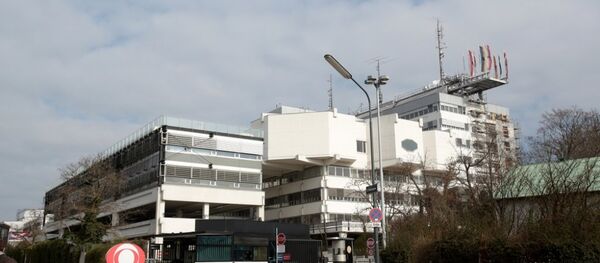 Viyana'da devlet televizyonu ORF Genel Merkezi'ni basan PKK yanlıları, zorla bildiri okutmak istedi. - Sputnik Türkiye