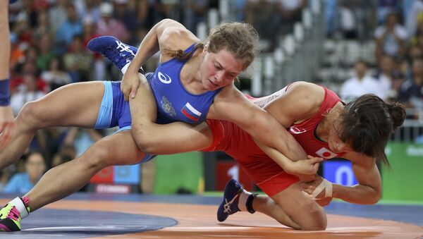 Rus güreşçi Valeria Koblova, Rio Olimpiyat Oyunları'nda gümüş madalyanın sahibi oldu. - Sputnik Türkiye