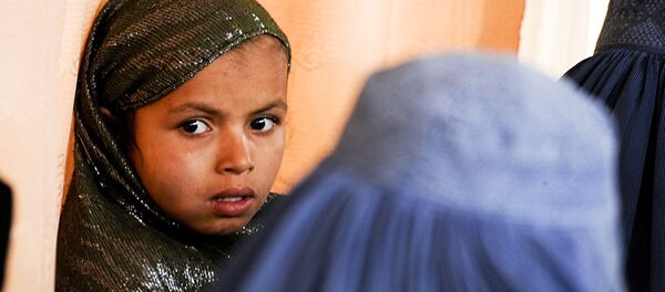 Küçük yaşta evliliklerin olağan bir şey olduğu, hatta bu yöntemin aileler arasındaki sorunların çözülmesi için kullanıldığı Afganistan'da reşit olmayanların evlenmesinin yasaklanılması gündemde. - Sputnik Türkiye