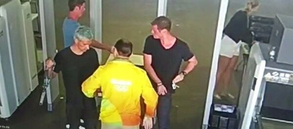 'LochteGate Skandalı' adı konulan olayda yüzücülerin soyulduklarını söyledikleri saatte eğlendikleri anlaşıldı. - Sputnik Türkiye