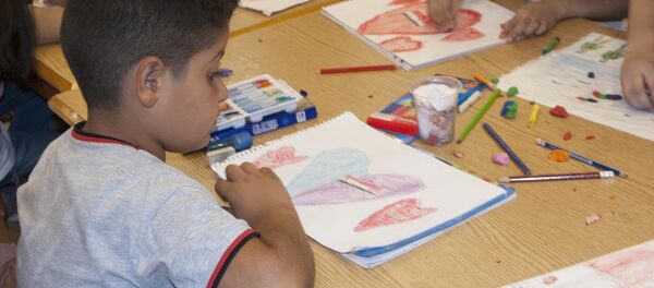 Suriyeli çocuklar yaşamı resmetti. - Sputnik Türkiye