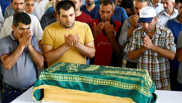 Gaziantep saldırısında hayatını kaybeden 3 aylık Şehriban Nurbay'ın cenaze töreni - Sputnik Türkiye