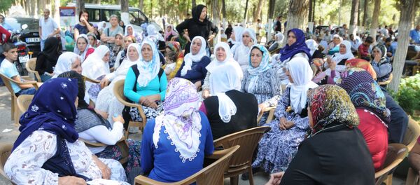 Gaziantep'teki saldırıda hayatını kaybedenler son yolculuklarına uğurlandı. - Sputnik Türkiye