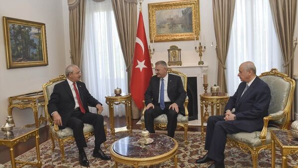 Başbakan Binali Yıldırım, CHP Genel Başkanı Kemal Kılıçdaroğlu ve MHP Genel Başkanı Devlet Bahçeli - Sputnik Türkiye