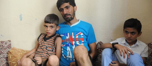 Baba Abdullah: Kendimi kaybettim. Sinir krizi geçirdim ve bayıldım. Hastaneye kaldırıldım. Komşular bize sahip çıktı yardımcı oldular çocuğumuzu gömdüler. - Sputnik Türkiye