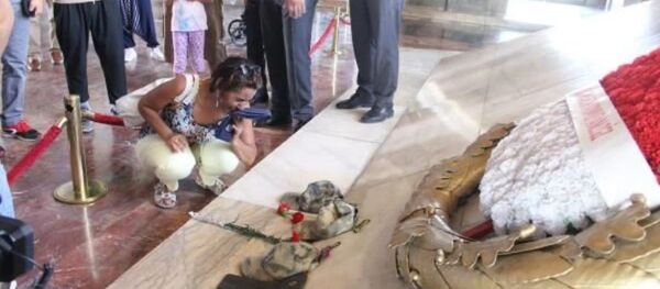 Askeri lise öğrencileri haklarının geri verilmesi için Atatürk'ün mozolesine şapka ve rütbelerini bıraktı. - Sputnik Türkiye