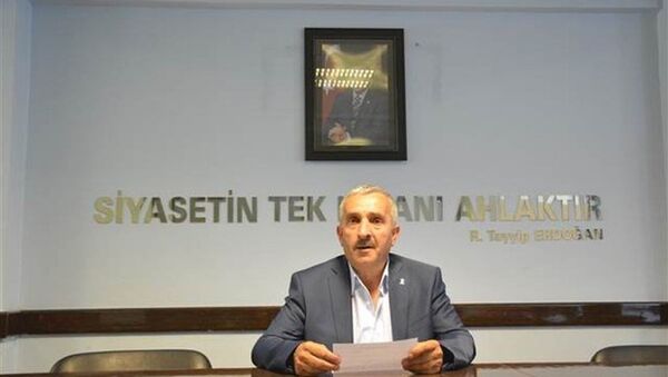 Kardeşi FETÖ operasyonunda tutuklanan AK Parti Şiran İlçe Başkanı Bekir Kara, görevinden istifa etti. - Sputnik Türkiye