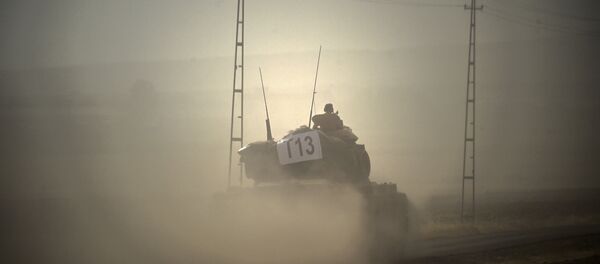 Türk tankları Suriye'ye geçti - Sputnik Türkiye