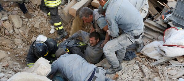İtalya'daki depremde ölü sayısının artmasından endişe ediliyor. - Sputnik Türkiye