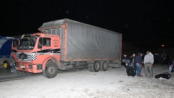 Sığınmacı kamyonun altında 400 kilometre yol kat etti - Sputnik Türkiye