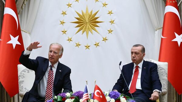 Cumhurbaşkanı Recep Tayyip Erdoğan, Cumhurbaşkanlığı Külliyesi'nde ABD Başkan Yardımcısı Joe Biden'ı kabul etti. Cumhurbaşkanı Erdoğan ve Biden, görüşme sonrası ortak basın toplantısı düzenledi. - Sputnik Türkiye