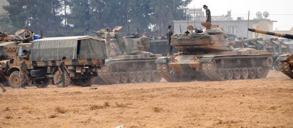 ÖSO ve Türk askerleri Cerablus'un batısına doğru ilerlerken, IŞİD'in Cerablus'un batı ve güneybatısındaki köylerden de çekildiği ve El Bab kentine doğru kaçtığı belirtildi. - Sputnik Türkiye