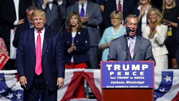 İngiltere Bağımsızlık Partisi’nin (UKIP) eski lideri Nigel Farage, ABD’de Cumhuriyetçi başkan adayı Donald Trump’ın mitingine katıldı. - Sputnik Türkiye