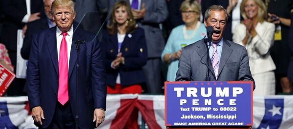 İngiltere Bağımsızlık Partisi’nin (UKIP) eski lideri Nigel Farage, ABD’de Cumhuriyetçi başkan adayı Donald Trump’ın mitingine katıldı. - Sputnik Türkiye