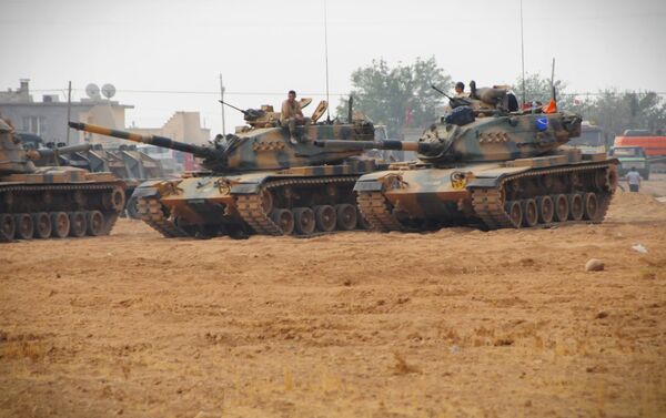 Reuters'a bilgi veren üst düzey bir yetkili de, şu anda Suriye'de 20'den fazla tank bulunduğunu belirterek, Zaman zaman bazı tanklar çekilip onların yerine yenileri gönderiliyor. Bu sabah da yeni tank ve iş makineleri operasyon tarafına gönderildi. İhtiyaç olması halinde yeni tanklar ve iş makineleri de kademeli olarak gönderilecek dedi. - Sputnik Türkiye