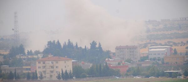 ÖSO ve Türk askerleri Cerablus'un batısına doğru ilerlerken, IŞİD'inCerablus'un batı ve güneybatısındaki köylerden de çekildiği ve El Bab kentine doğru kaçtığı belirtildi. - Sputnik Türkiye