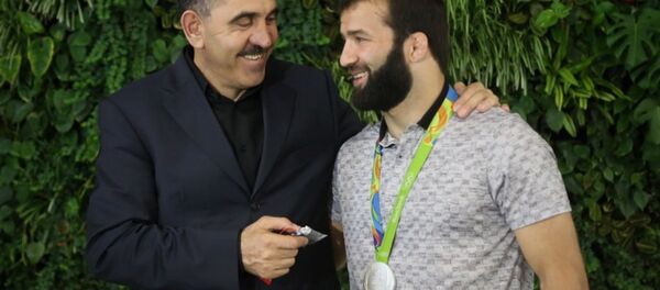 İnguş lider Yevkurov'dan Selim Yaşar'a ev ve araba İnguş lider Yevkurov'dan Selim Yaşar'a ev ve araba - Sputnik Türkiye