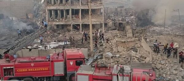 Cizre'de polis kontrol noktasına bombalı araçla saldırı - Sputnik Türkiye