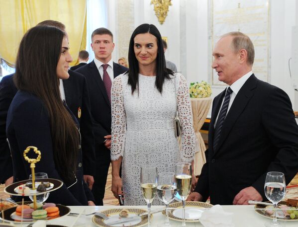 Rusya Devlet Başkanı Vladimir Putin, Rio Olimpiyatları'nda yarışan Rus sporcuları Kremlin'de ağırladı - Sputnik Türkiye