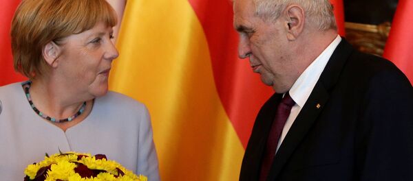 Angela Merkel - Miloş Zeman - Sputnik Türkiye
