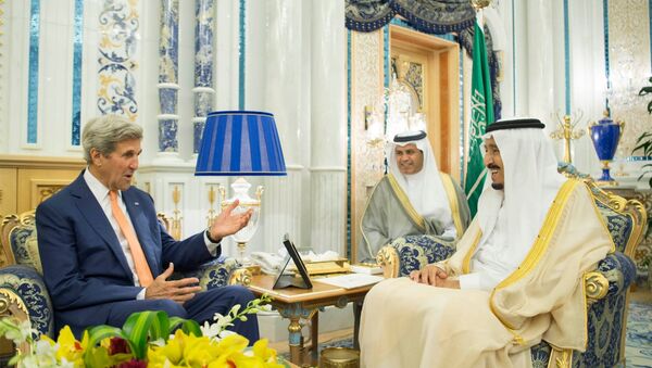 ABD Dışişleri Bakanı John Kerry, Suudi Arabistan'ın Cidde kentinde Kral Selman bin Abdulaziz ile görüştü - Sputnik Türkiye