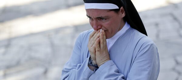 İtalya'daki depremin simgesi olan Marjana Lleshi isimli rahibe - Sputnik Türkiye