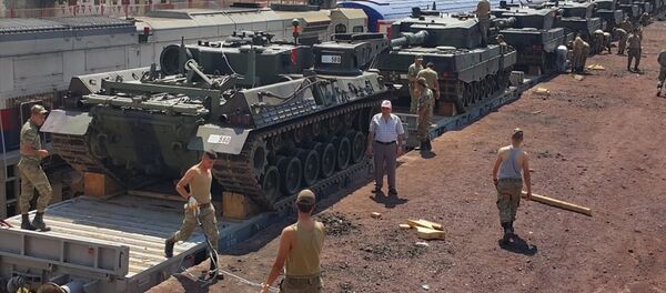 İstanbul'un Maltepe ilçesindeki General Nurettin Baransel Kışlası'ndan taşınan zırhlı araçların bir kısmı, Gaziantep'e ulaştı - Sputnik Türkiye