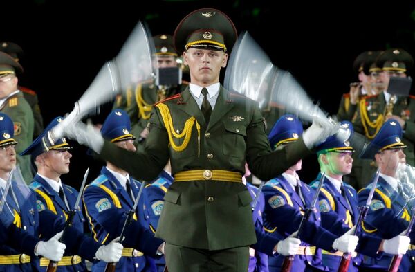 Belarus'un Merasim Kıtası ve Silahlı Kuvvetler Bandosu da ortak gösteri sunan ekiplerdendi. - Sputnik Türkiye