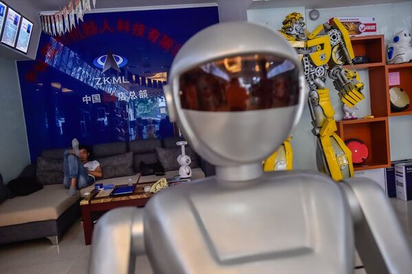 Çin'deki robot mağazası - Sputnik Türkiye