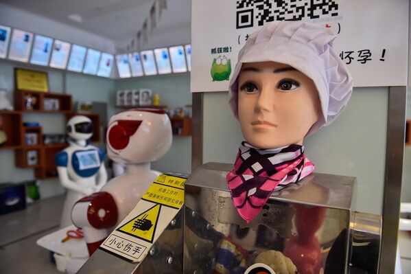 Çin'deki robot mağazası - Sputnik Türkiye