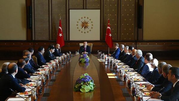 Cumhurbaşkanı Recep Tayyip Erdoğan, Kulüpler Birliği Vakfı heyetini Cumhurbaşkanlığı Külliyesi'nde kabul etti. - Sputnik Türkiye