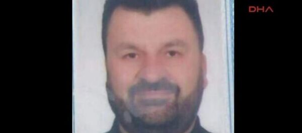 FETÖ’nün 15 Temmuz'daki darbe girişiminin en önemli isimlerinden olan, firari Hava Kuvvetleri imamı Adil Öksüz'ü İstanbul'a döndüğünde havalimanında karşılayan Ali Kaya, İzmir'de saklandığı evden çıktığı sırada yakalandı. - Sputnik Türkiye