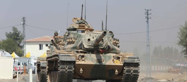 Fırat Kalkanı operasyonu kapsamında, Türkiye, bu sabah 8 tank ile 2 zırhlı personel taşıyıcı (ZPT) araç gönderdi. - Sputnik Türkiye