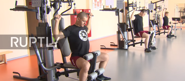 Russia Today (RT) Rusya Devlet Başkanı Vladimir Putin’in talimatıyla kurulan Rusya Ulusal Muhafız Birimi’nin Moskova Bölgesi’nde gerçekleştirdiği eğitimleri görüntüledi. - Sputnik Türkiye