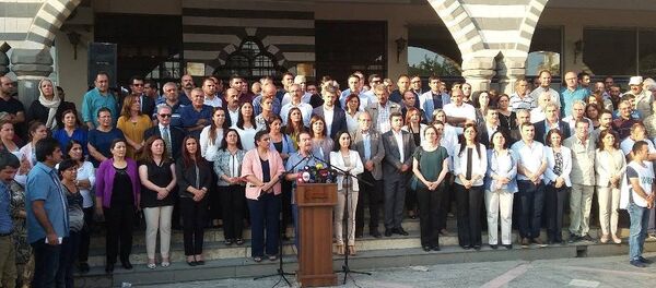 HDP, DTK, KJA, DBP ve HDK’nin eş başkanları ve eş sözcüleri Diyarbakır’da yaşanan sürece ilişin açıklama yaptı. - Sputnik Türkiye