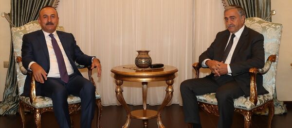 Dışişleri Bakanı Mevlüt Çavuşoğlu ve KKTC Cumhurbaşkanı Mustafa Akıncı - Sputnik Türkiye