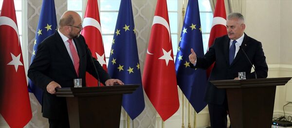 Başbakan Binali Yıldırım, Avrupa Parlamentosu Başkanı Martin Schulz ile Çankaya Köşkünde gerçekleştirdiği görüşmenin ardından ortak basın toplantısı düzenledi. - Sputnik Türkiye
